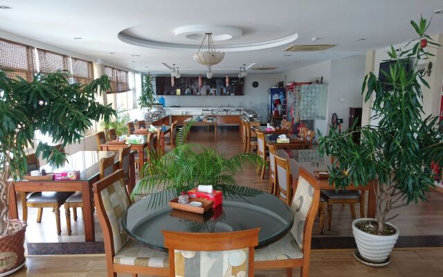 Modern SaiGon Hotel 2