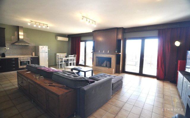 Zennova 80 Kastra Apartment