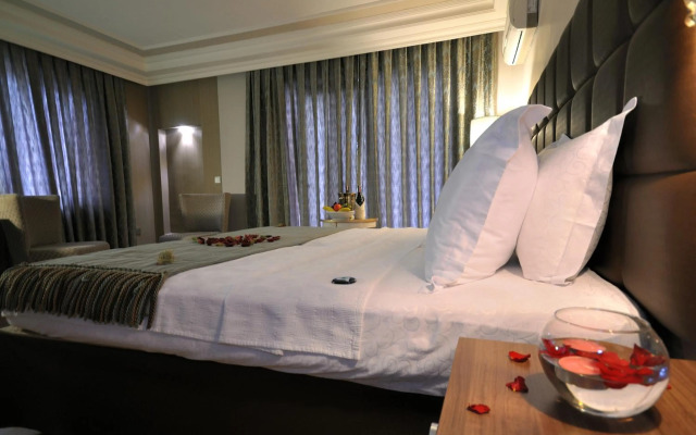 Grand Atakum Hotel