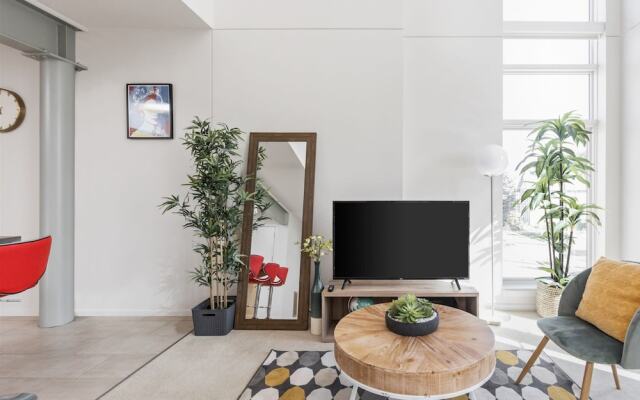 Modern Penthouse on Mass By CozySuites