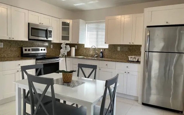 Little Habana Aparts close to Calle 8