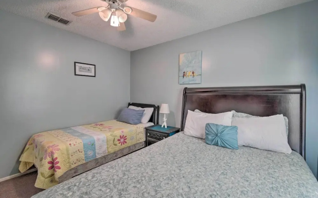 Docks + Balcony: Peaceful River Abode in Dunnellon
