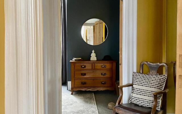 The Georgian Manor Apartment - Central Frome