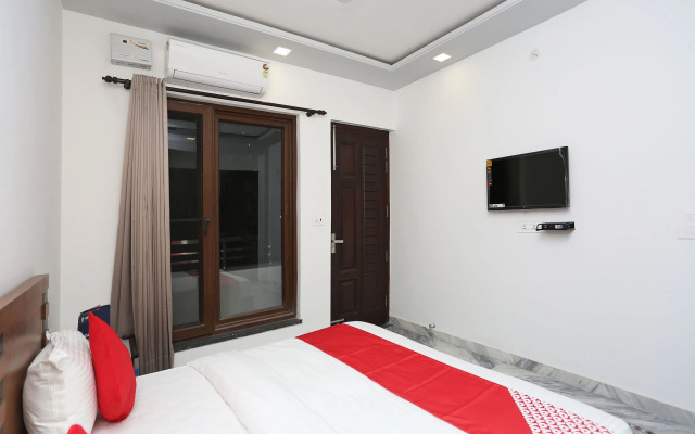 OYO 15271 Alarian Inn