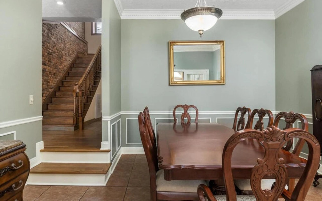 Luxurious Downtown Townhouse