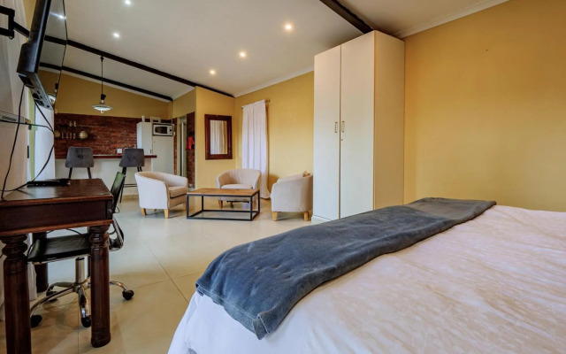 Private Studio flatlet, Uncapped Wifi, Netflix,Full DSTV