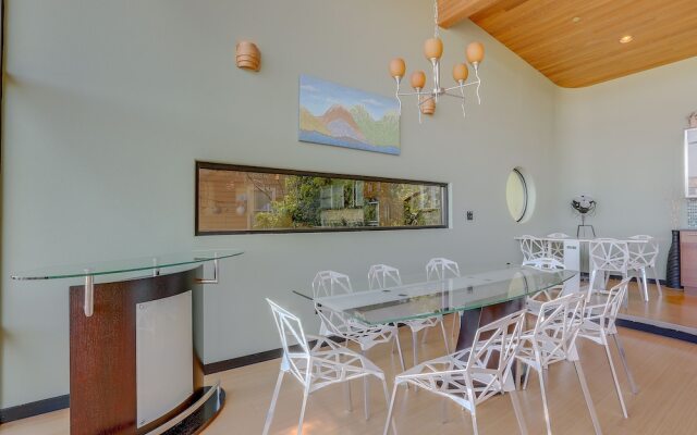 Alizes Modern Home with Views of the Columbia River Gorge by RedAwning