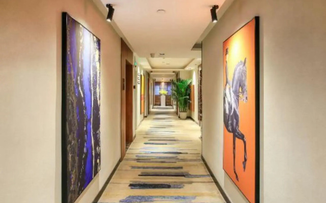 Laimei Hotel (Guilin Liangjiang Sihu Dongxi Alley)