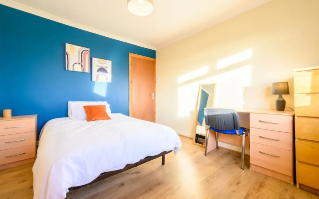 Fawr Place by  Tŷ SA