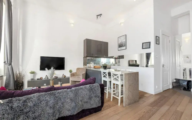 Lumina apart with view on Plac Zamkowy