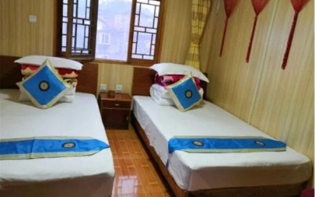 Ya'an Shangli Ancient Town Haojinglou Homestay