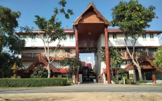 Ruenthai Ayutthaya Resort And Restaurant