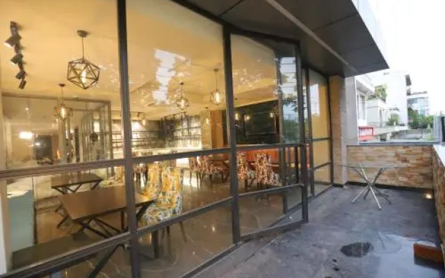 IP Royal Hotel - Couple Friendly Near Yamuna Sports Complex, Karkardooma New Delhi