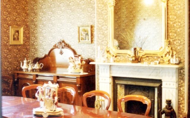 Merton Manor Exclusive Bed And Breakfast