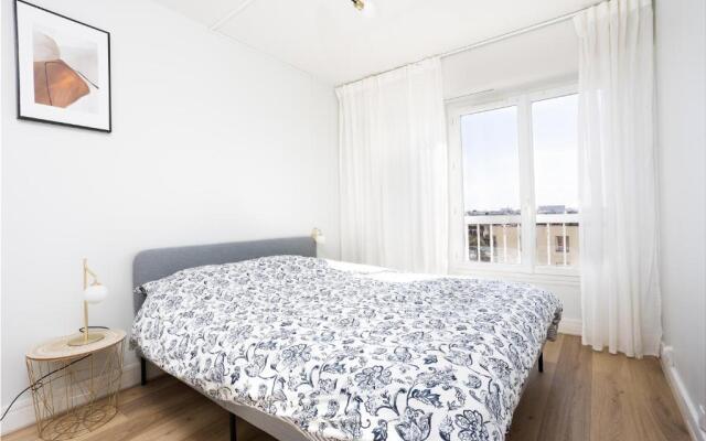 Renovated apartment metro, parking included, near Porte Versaille