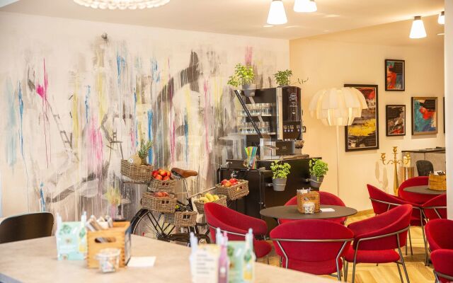 Holiday Inn — the niu, Franz Vienna