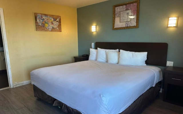 Hotel Avenida - Oceanside Camp Pendleton