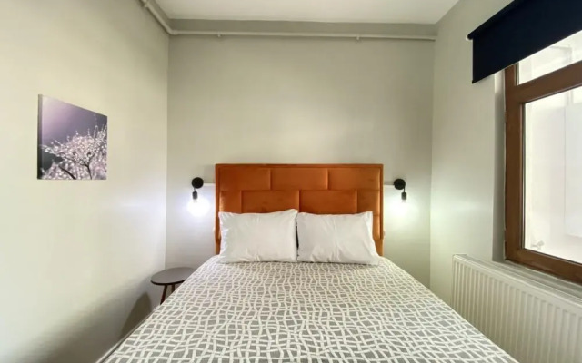 Central Flat With a Shared Terrace in Beyoglu