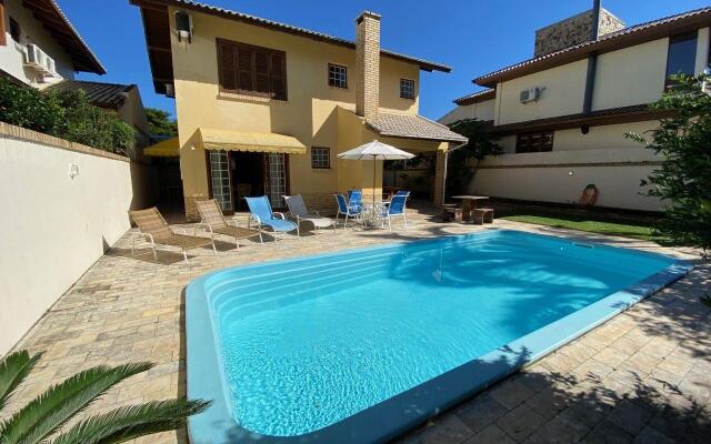 Casa 3 Dormitórios Jurere Internacional