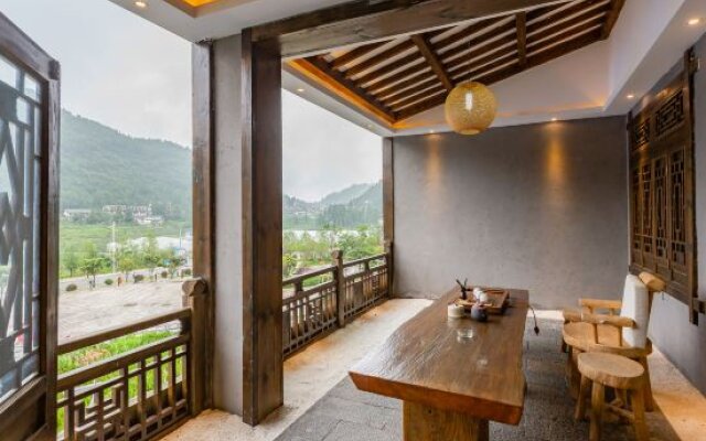 Dibei Featured Hotel (Panzhou Liuguan)