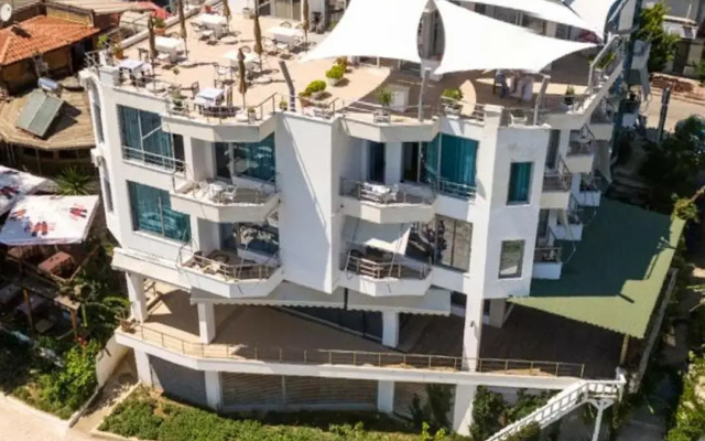 Titania Hotel