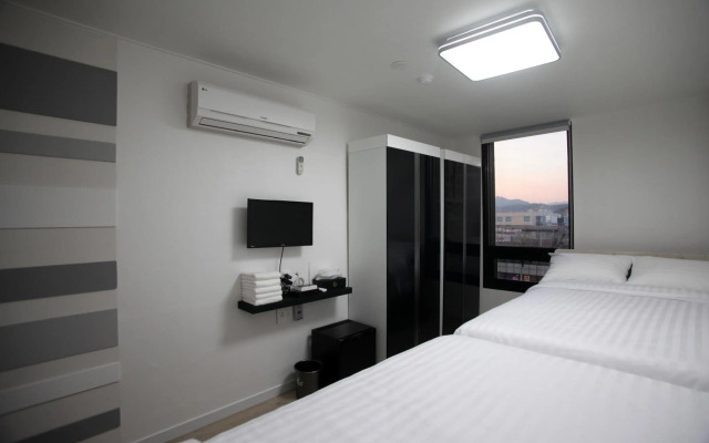 KSTAR Metro Hotel