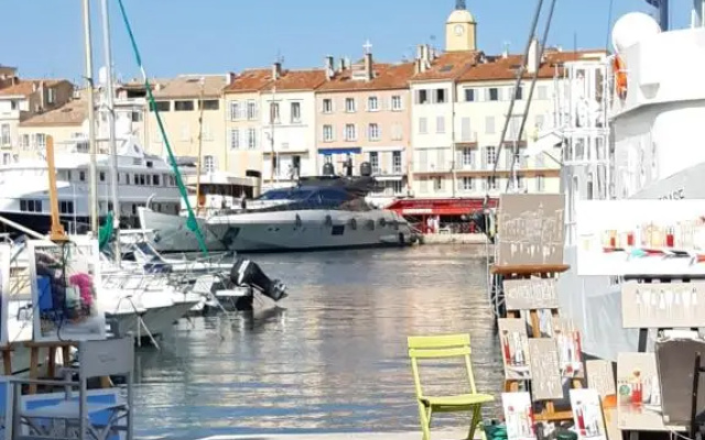 Superbe 3 pieces 4 etoiles Plein centre 70m du Port