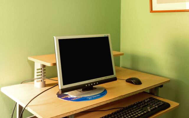 Super 8 White River Junction