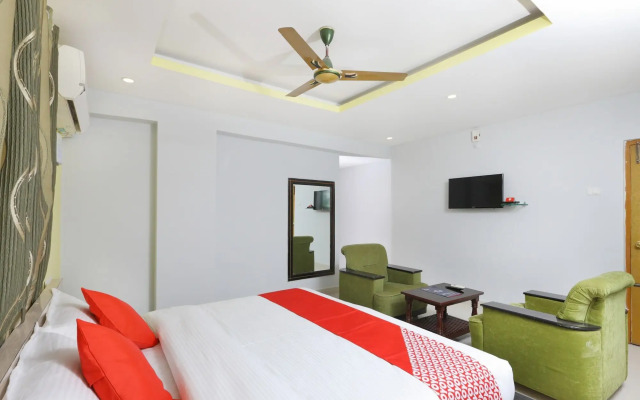 OYO 12765 Hotel Golden Rooms