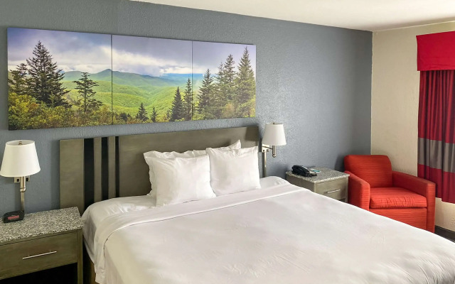 Clarion Pointe - Greensboro Coliseum Area