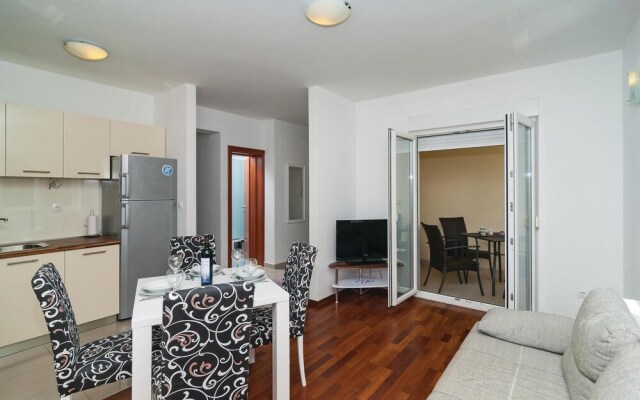 Awesome Apartment in Sutivan With 2 Bedrooms and Wifi