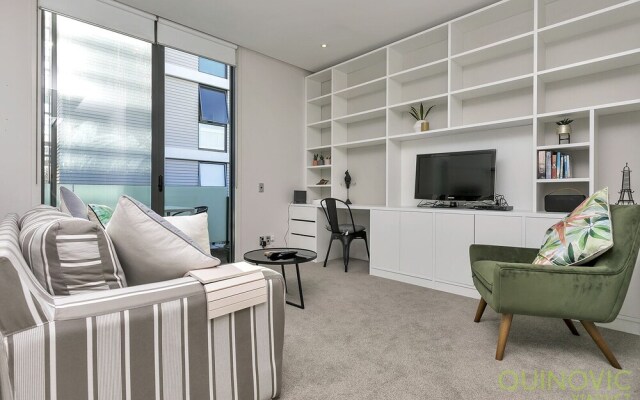 QV Refined Viaduct Harbour Apt - 879