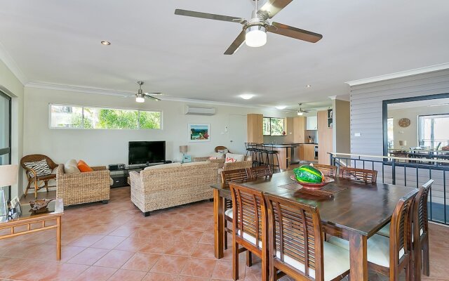 Dolce Vita Beachfront Holiday House