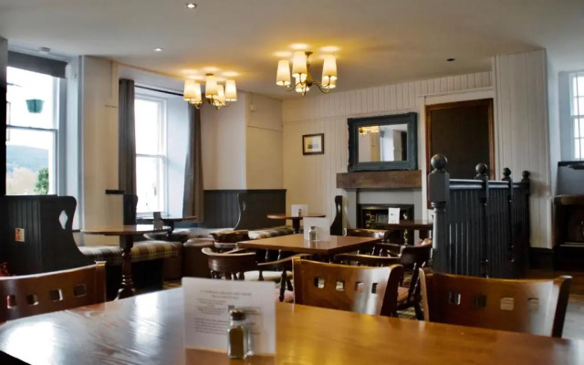 OYO Clovenfords Hotel