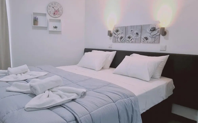 100 AN - Napa Living 18