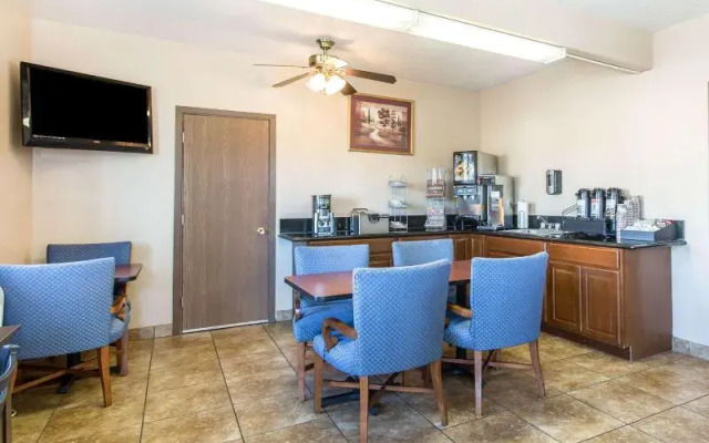 Rodeway Inn & Suites