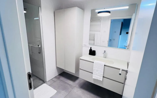 Lovely 1 bedroom flat w balcony&parking