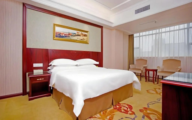 Vienna Hotel (Shenzhen Shiyan Shilong Community)