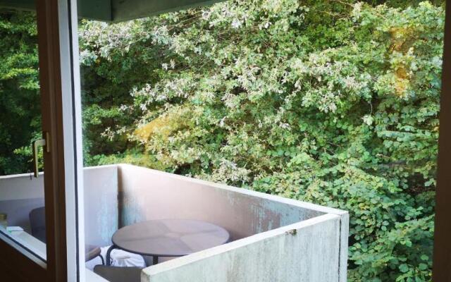Moderne et paisible studio avec balcon