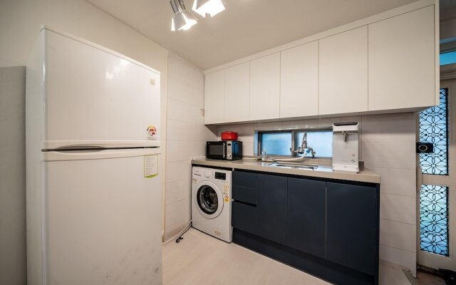 YAB Guesthouse - Female Only