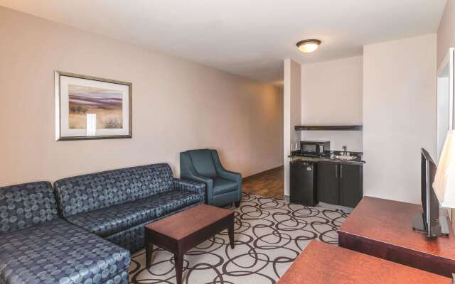 La Quinta Inn & Suites by Wyndham Fort Worth - Lake Worth