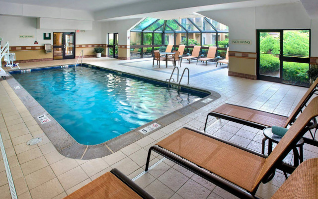 Courtyard by Marriott Lincroft Red Bank