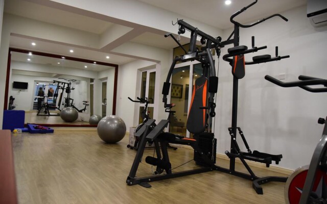 Earl Heights Suites Hotel
