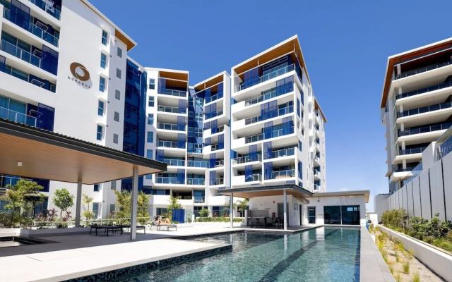 3BR Lux Beachfront Escape - Pool Gym King bed