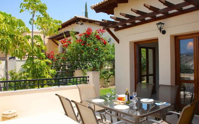 Charming 3 bedroom villa 'EZ02' with beautiful views, communal pool and resort facilities, Zephyros Village on Aphrodite Hills Resort