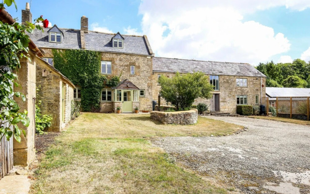 Rustic Cotswolds Farmhouse by Burford