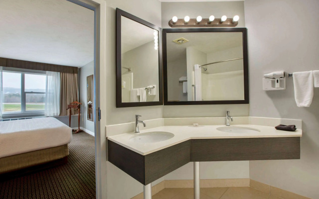 Days Inn & Suites by Wyndham Moncton