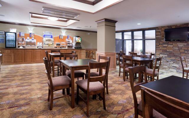 Holiday Inn Express Hotel & Suites Lander by IHG