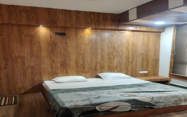 Oyo 85722 Hotel Star