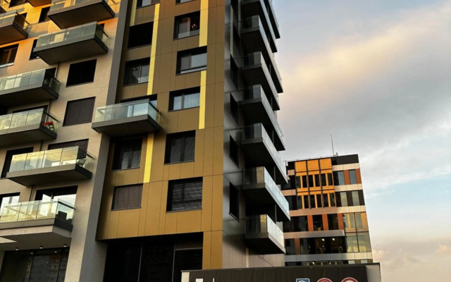 Ein Park Apartment with free parking